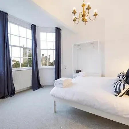 דירה Kingsdown 2 Bed *